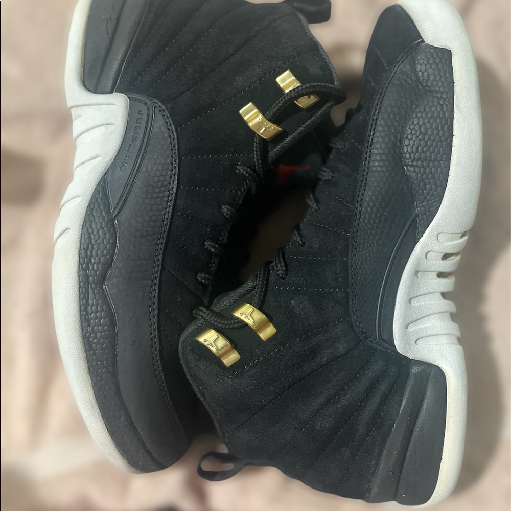 Jordan 12 Reverse Taxi size 6 boys 7.5 Womens